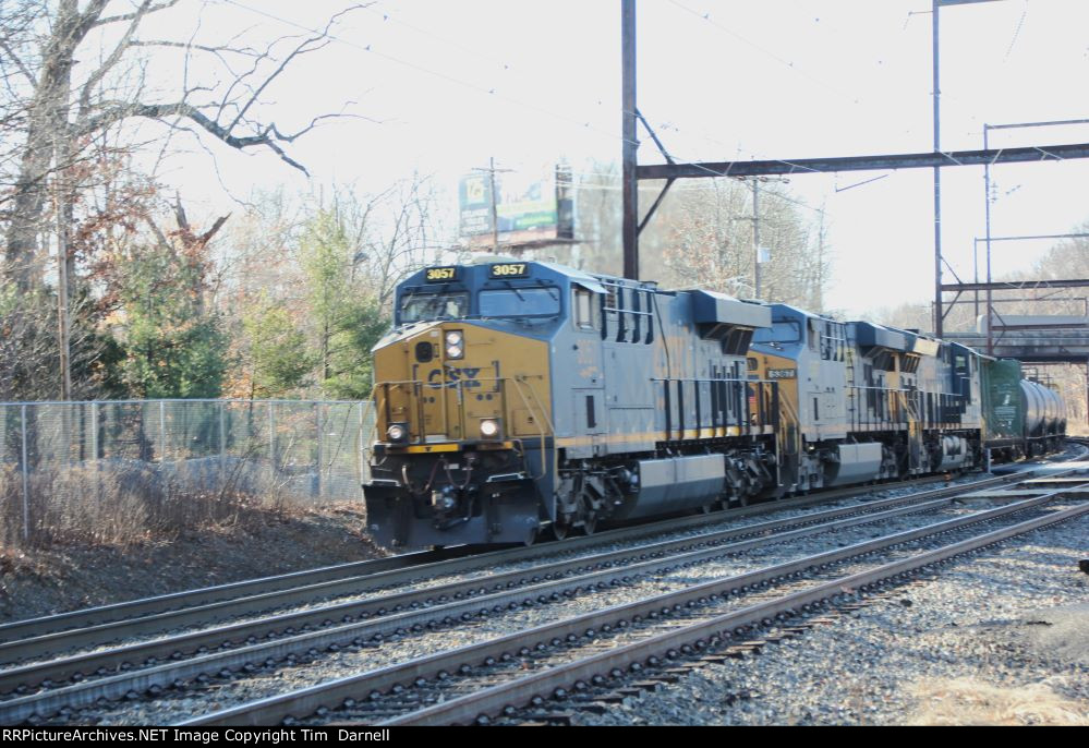 CSX 3057 leads M404